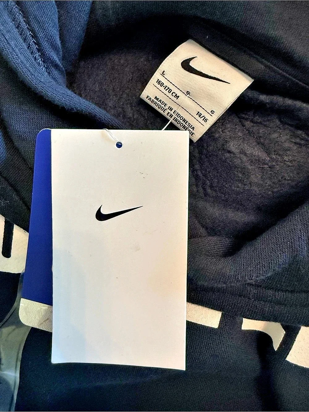 Nike Denver Hoodie Black, youth large, NWT